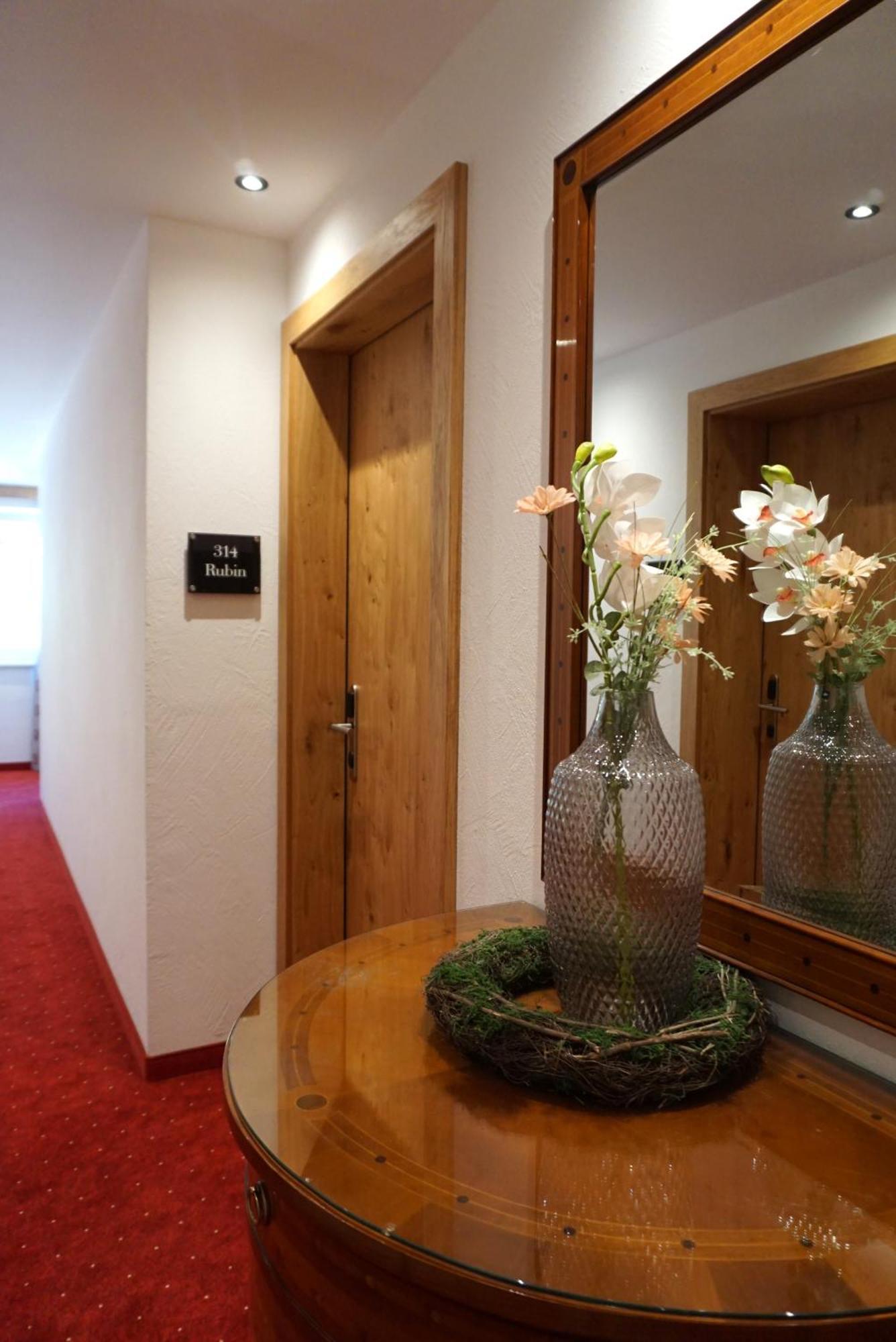 Hotel Alpenkoenigin - Sommer Silvretta Premium Card Inklusive ゼー エクステリア 写真